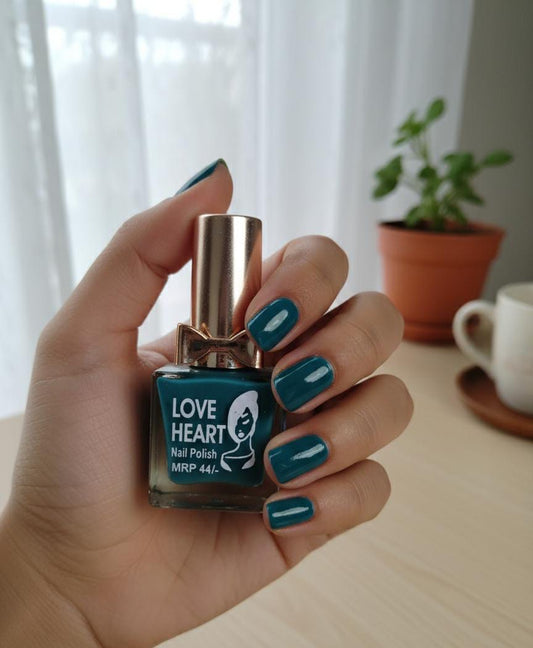 Girls Fashion Green Nail Polish